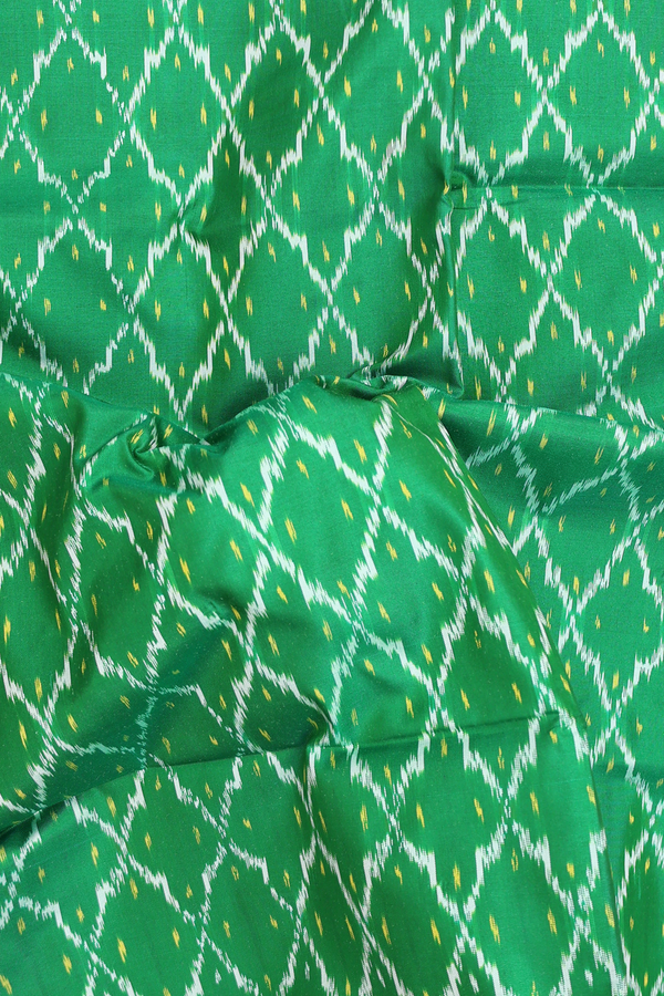 Pochampally Silk Saree In Emerald Green With Diamond Design