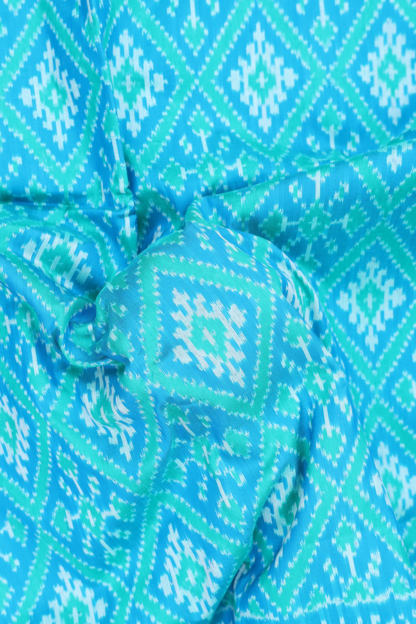 Pochampally Silk Saree In Green With Diamond Design