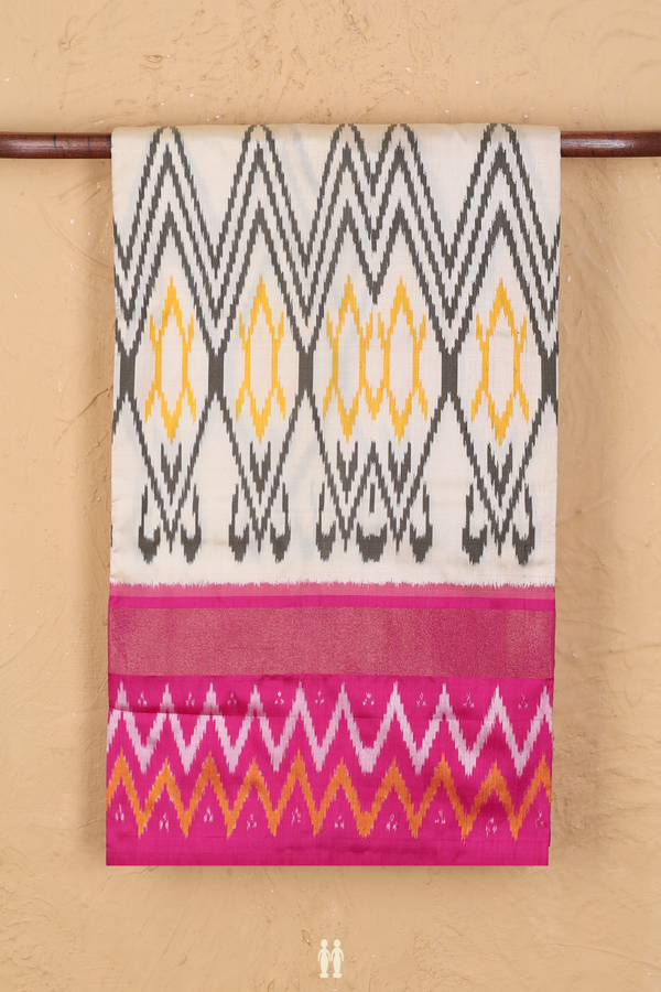 Pochampally Silk Saree In Off White With Chevron Design