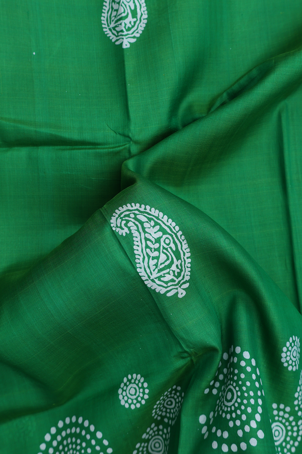 Printed Silk Saree In Bold Green With Paisley Design