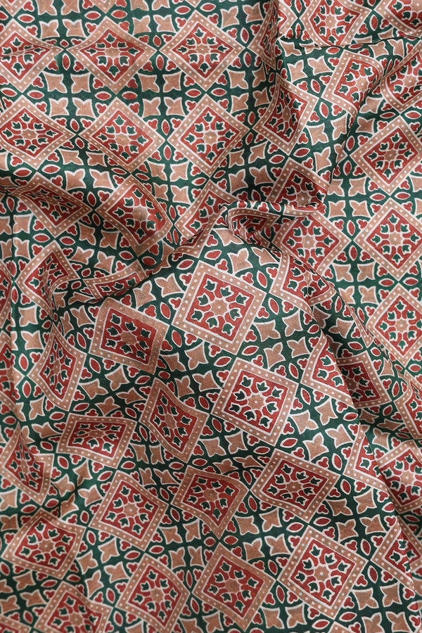 Printed Silk Saree In Green With Diamond Design