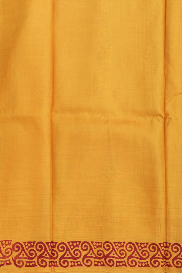 Printed Silk Saree In Yellow With Leaf Printed Design