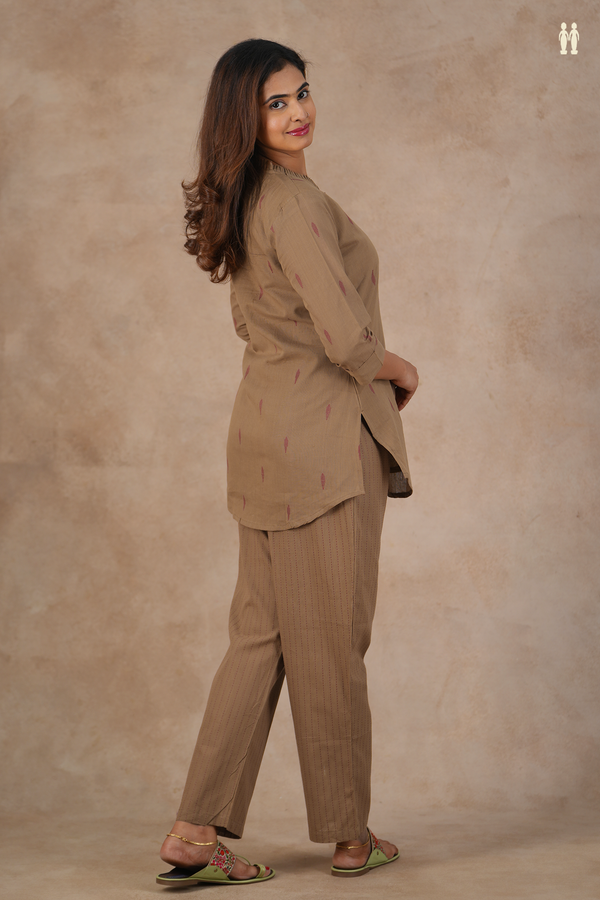V-Neck Threadwork Buttas Cedar Brown Cotton Top And Bottom Set