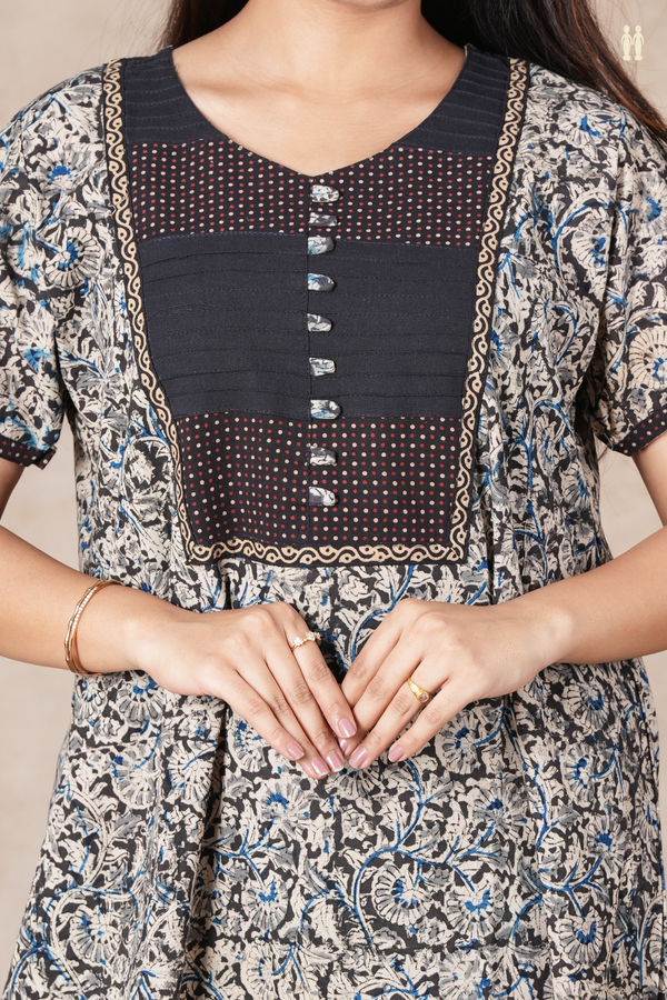 Round Neck Printed Design Black Cotton Kalamkari Nightie