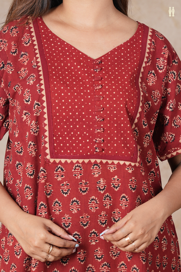 V-Neck Floral Buttas Rust Red Cotton Nightie