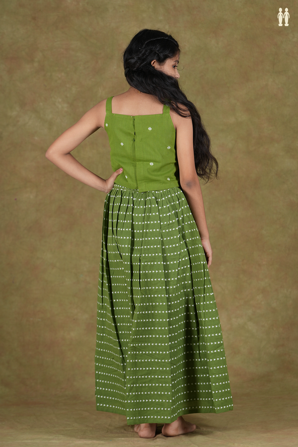 Sweet Heart Neck Threadwork Design Green Cotton Pavadai Sattai
