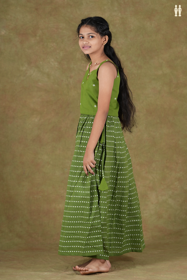 Sweet Heart Neck Threadwork Design Green Cotton Pavadai Sattai