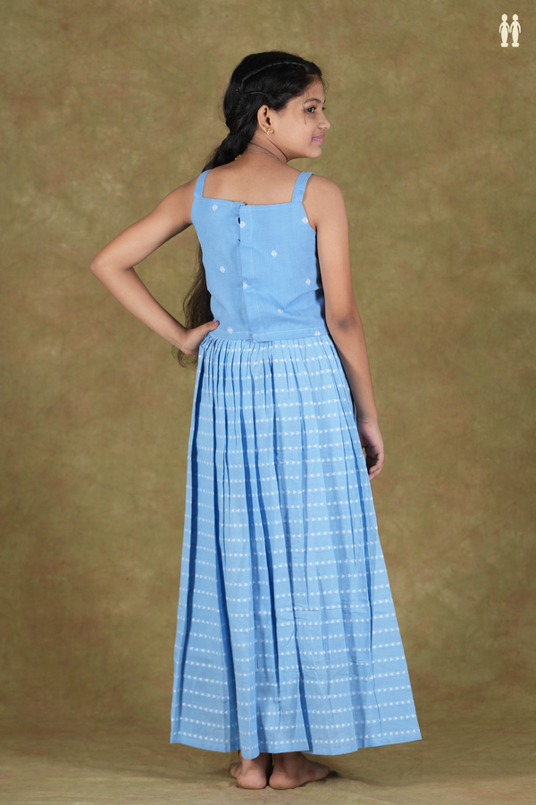 Sweet Heart Neck Threadwork Design Blue Cotton Pavadai Sattai