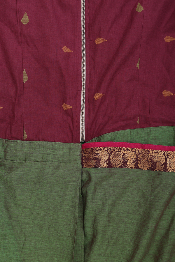 Readymade Cotton Saree In Fern Green With Traditional Border