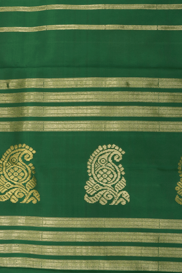 Rain Drop Zari Buttas Bold Green Kanchipuram Silk Saree