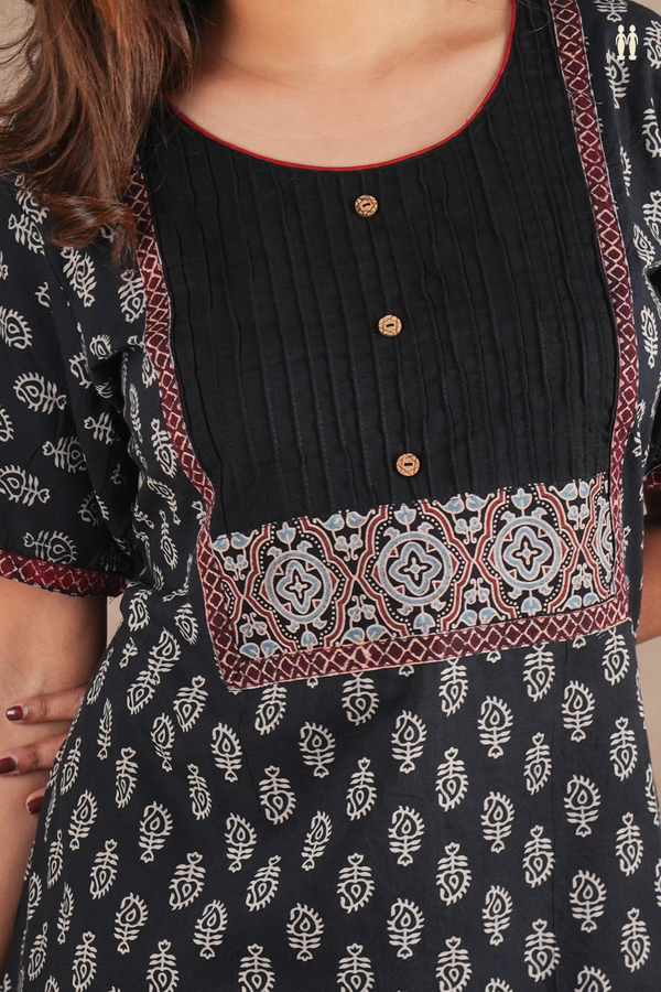 Round Neck Floral Design Black Cotton Nightie