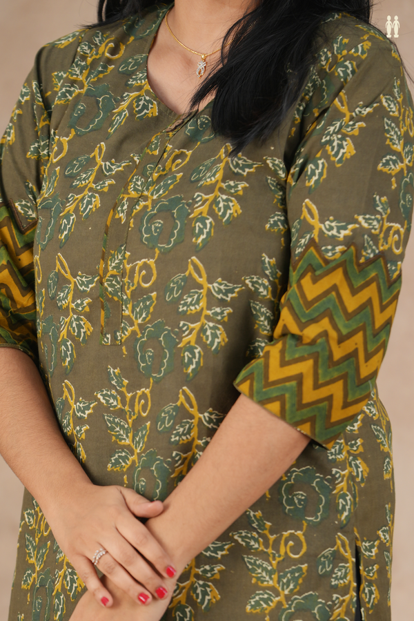 Round Neck Floral Design Mehendi Green Cotton Long Kurta