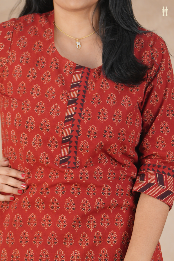 Round Neck Floral Design Red Cotton Long Kurta