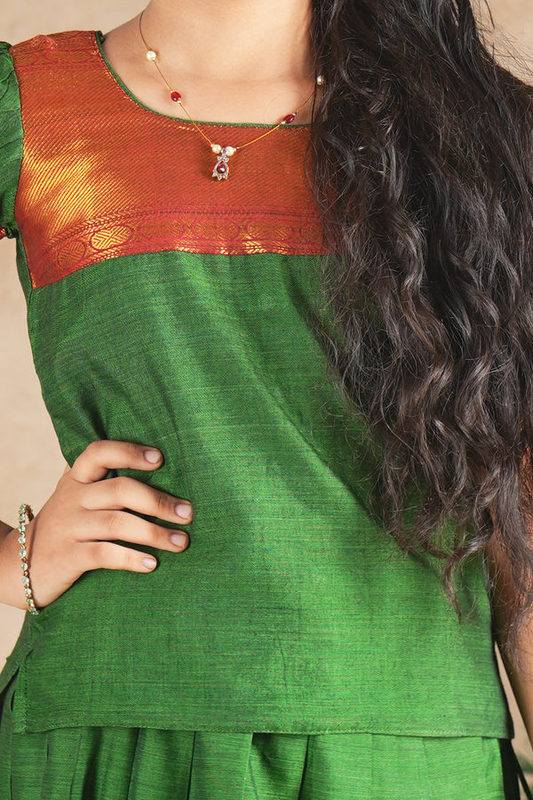 Round Neck Plain Forest Green Cotton Pavadai Sattai