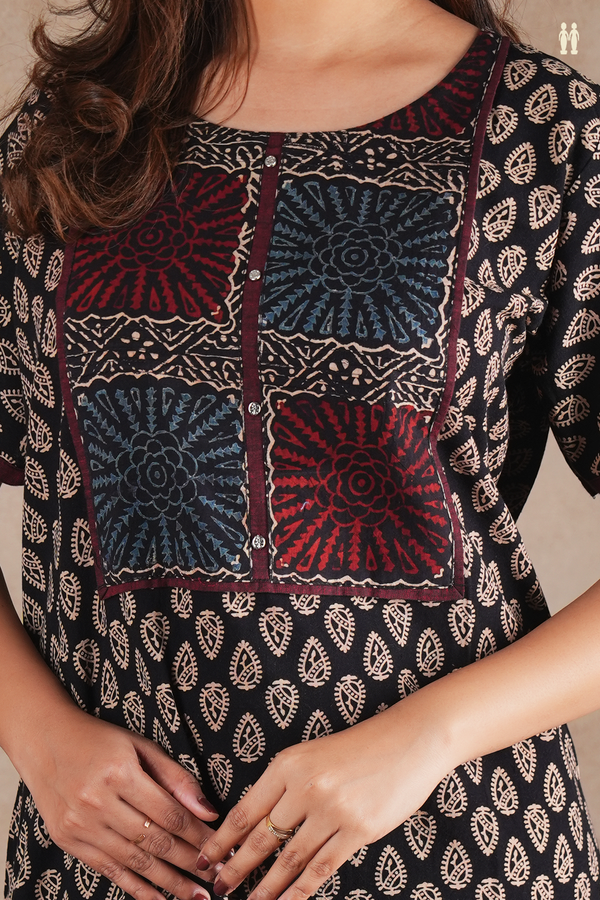 Round Neck Printed Design Black Cotton Nightie