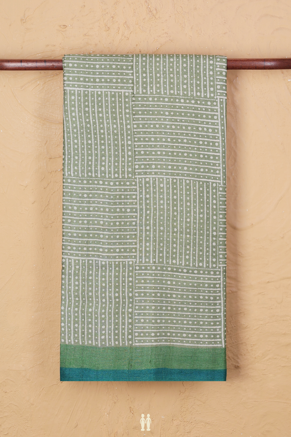 Tussar Silk Saree In Green With Geometric Design