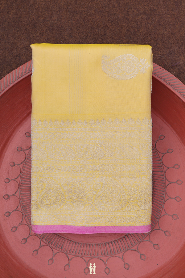 Gadwal Silk Saree In Light Yellow With Paisley Buttas
