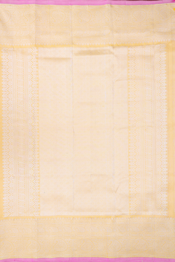 Gadwal Silk Saree In Light Yellow With Paisley Buttas
