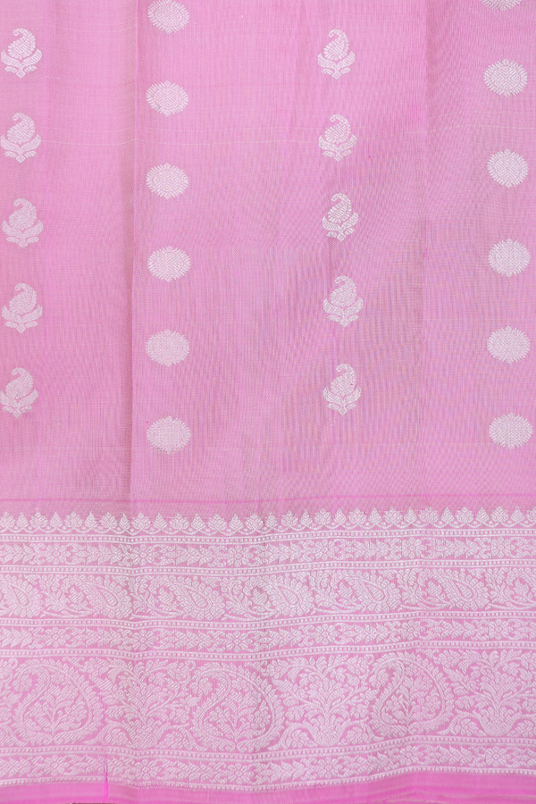 Gadwal Silk Saree In Light Yellow With Paisley Buttas