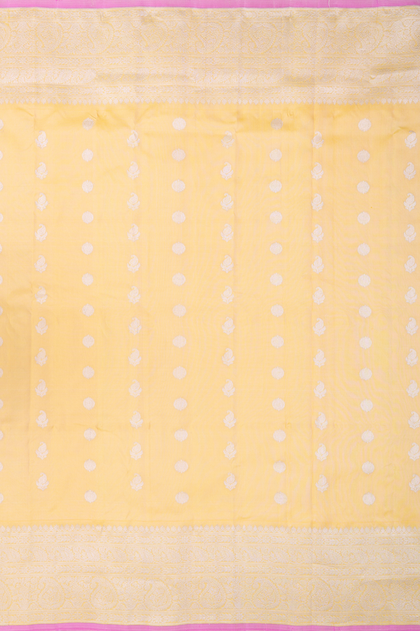 Gadwal Silk Saree In Light Yellow With Paisley Buttas