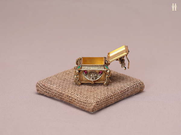 Emerald And Pink Kemp Stone Gold Plated Silver Kunguma Chimil