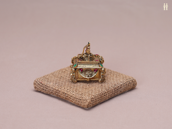 Emerald And Pink Kemp Stone Gold Plated Silver Kunguma Chimil