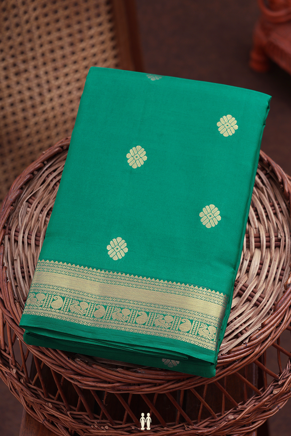 Kanchipuram Silk Saree In Emerald Green With Floral Buttas