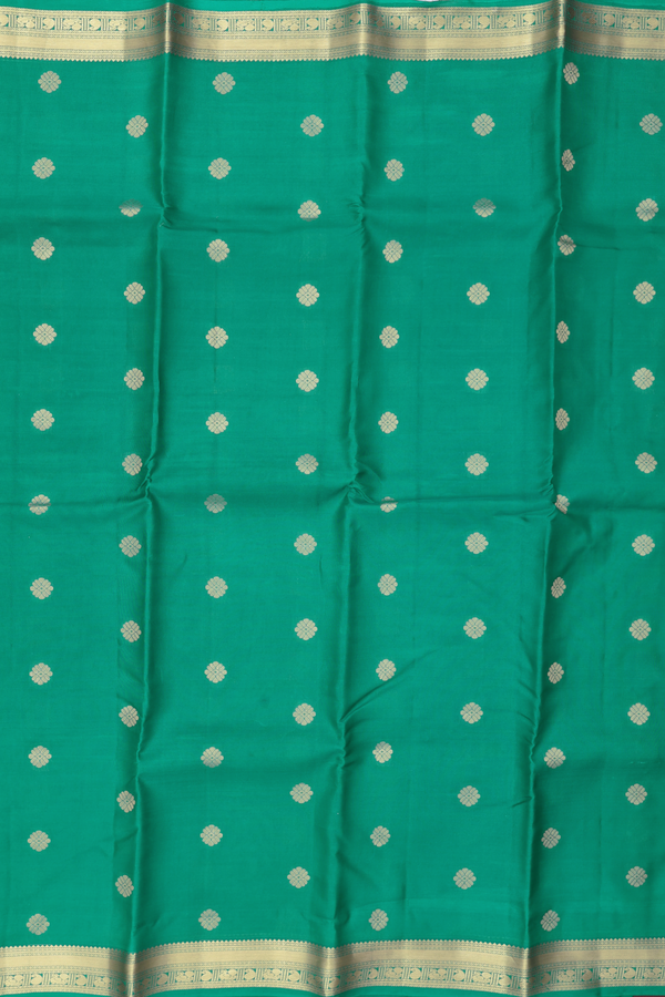Kanchipuram Silk Saree In Emerald Green With Floral Buttas