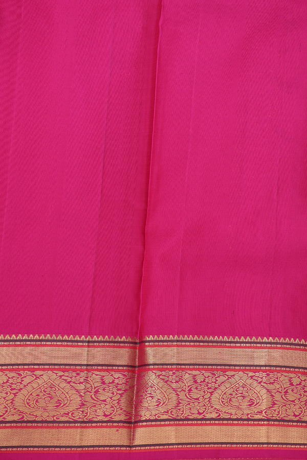 Kanchipuram Silk Saree In Leaf Green With Floral Buttas