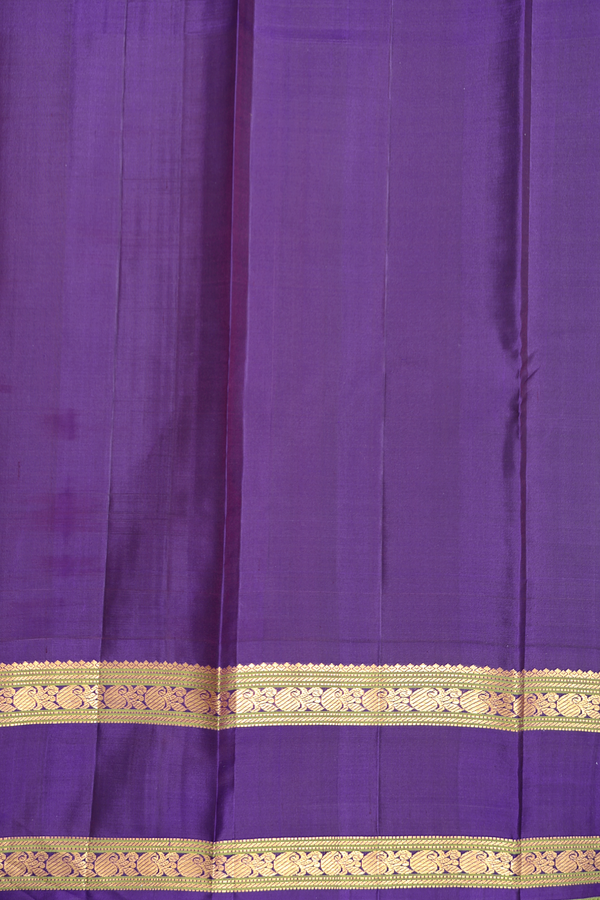Kanchipuram Silk Saree In White With Floral Buttas