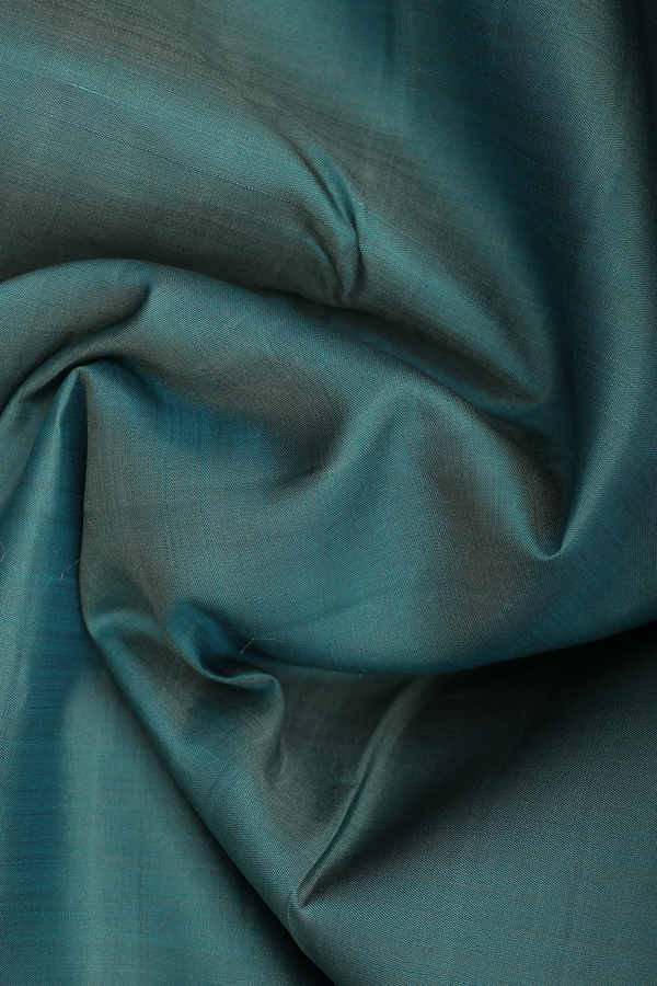 Kanchipuram Silk Saree In Green With Korvai Border