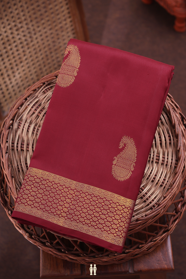 Kanchipuram Silk Saree In Red With Paisley Buttas