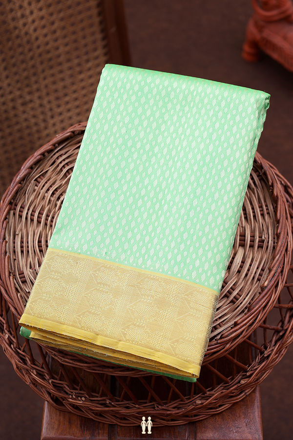 Kanchipuram Silk Saree In Green With Jacquard Pattern