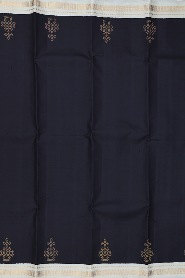 Kanchipuram Silk Saree In Black With Contrast Border
