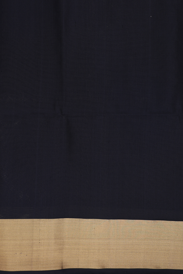 Soft Silk Saree In Emerald Green With Diamond Design