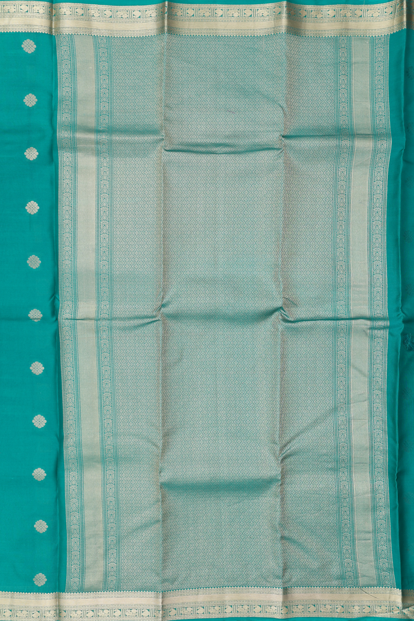 Kanchipuram Silk Saree In Emerald Green With Floral Buttas