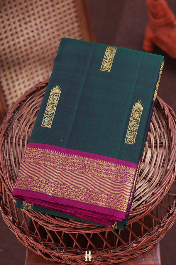 Kanchipuram Silk Saree In Forest Green With Zari Motifs