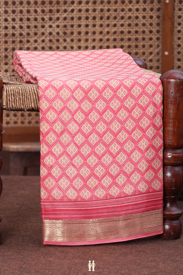 Crepe Saree In Peach With Ogee Design
