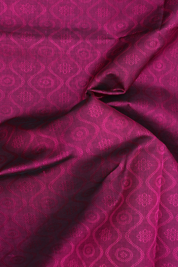 Silk Cotton Saree In Berry Purple With Scallop Design