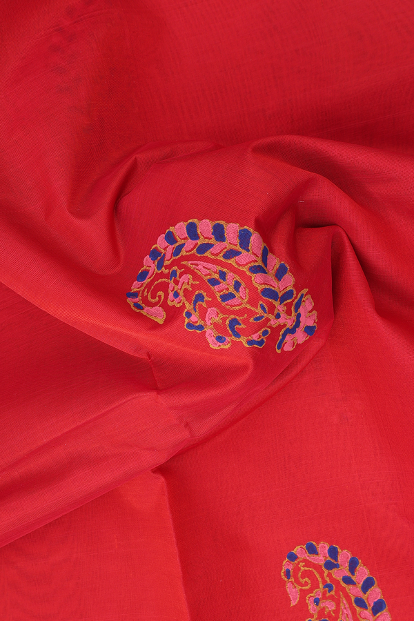 Silk Cotton Saree In Chilli Red With Paisley Printed Motifs