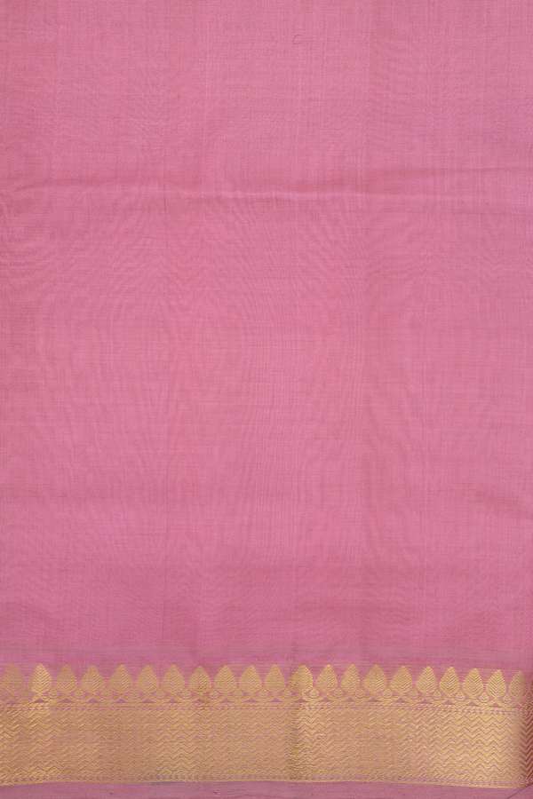 Silk Cotton Saree In Onion Pink With Chevron Zari Border