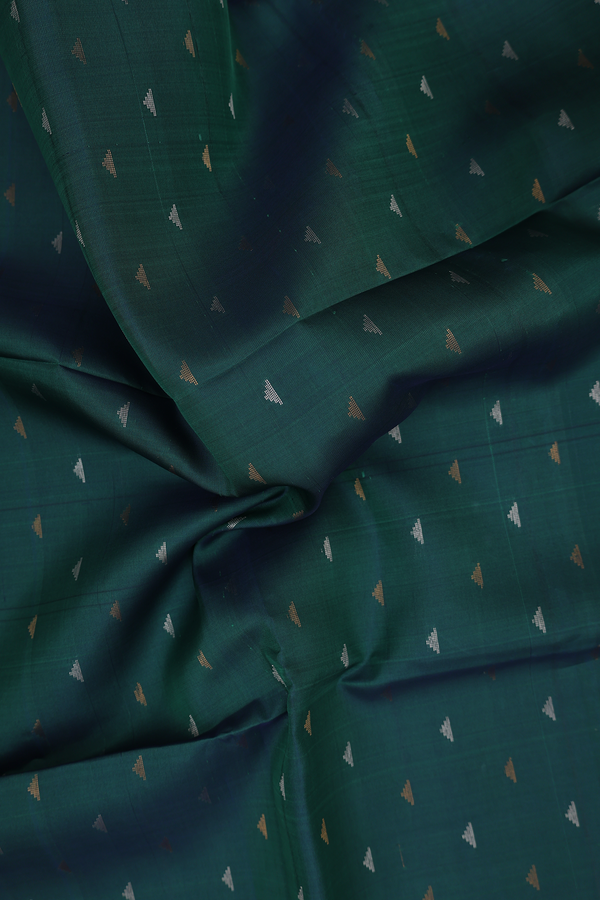 Soft Silk Saree In Dual Tone With Triangle Buttas