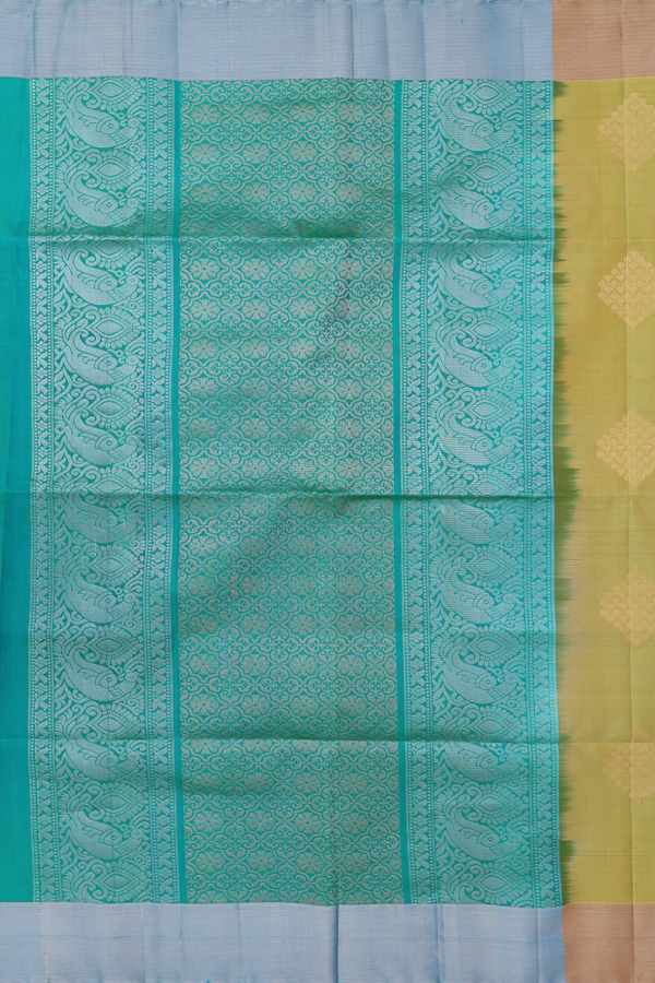 Soft Silk Saree In Dual Tone With Zari Motifs
