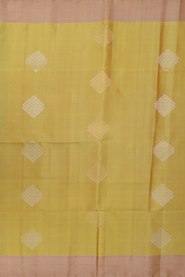 Soft Silk Saree In Dual Tone With Zari Motifs
