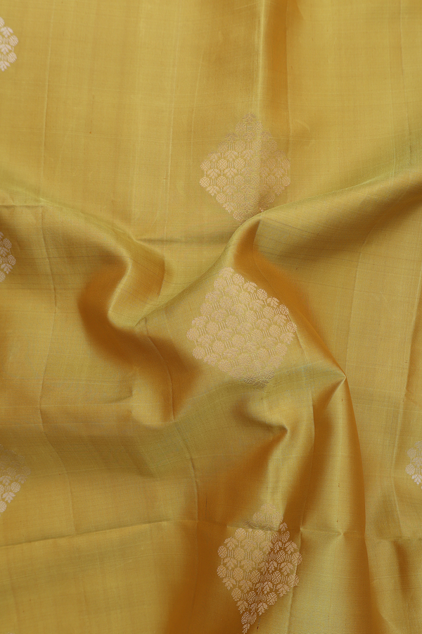 Soft Silk Saree In Dual Tone With Zari Motifs