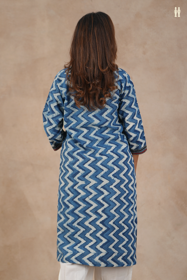 Split Neck Chevron Design White And Blue Cotton Long Kurta