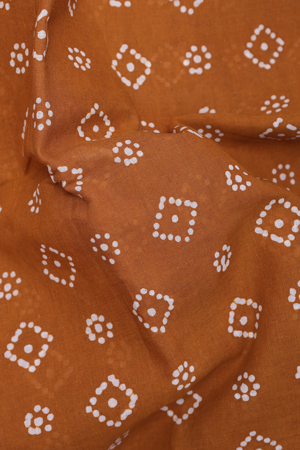 Sungudi Cotton Saree In Brown With Diamond Buttas