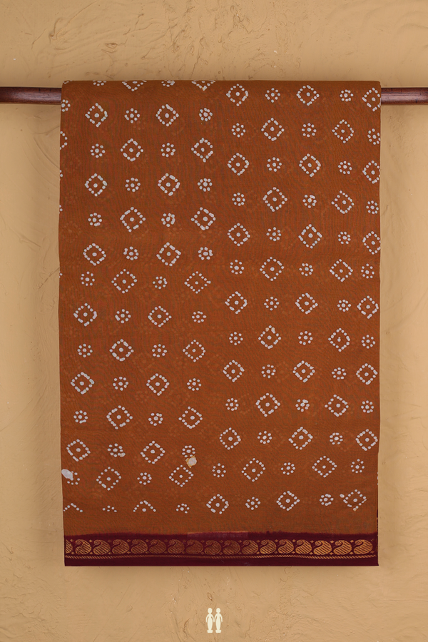 Sungudi Cotton Saree In Brown With Diamond Buttas