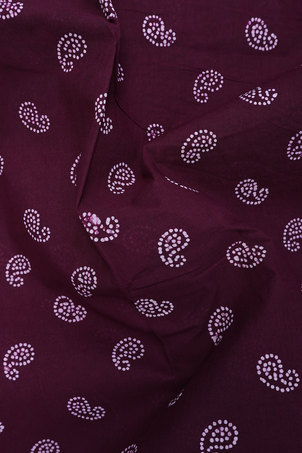Sungudi Cotton Saree In Dark Brown With Paisley Design