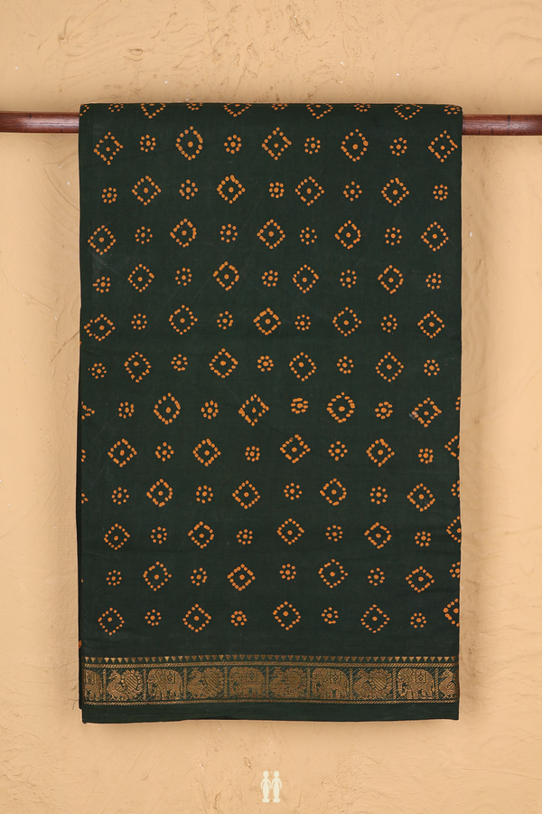 Sungudi Cotton Saree In Deep Forest Green Printed Buttas